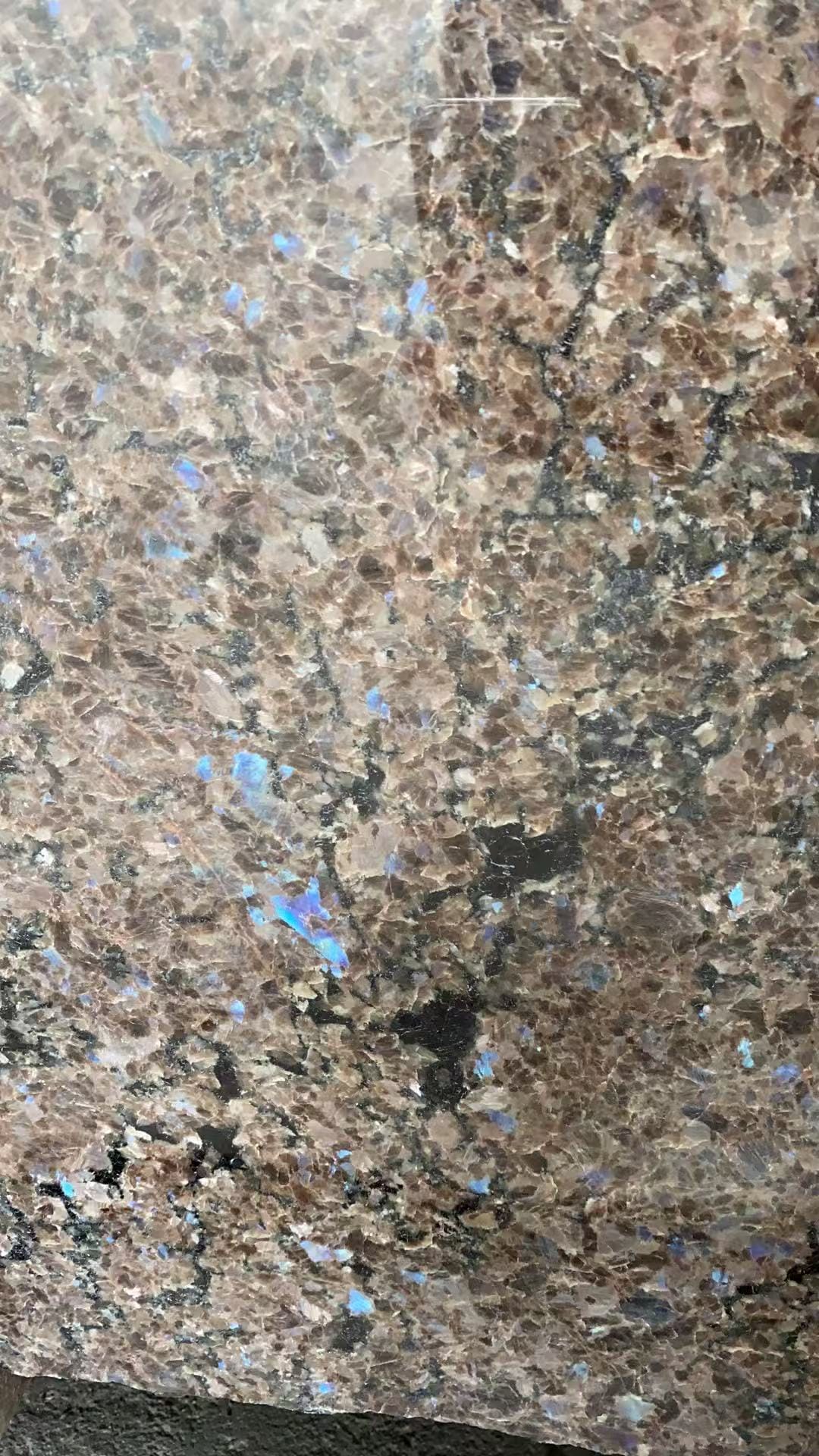 LABRADOR ANTIQUE GRANITE